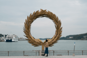 土庄港にある「太陽の贈り物」