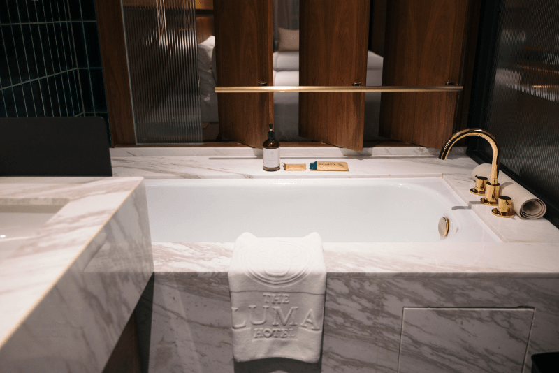 The LUMA Hotelの浴室