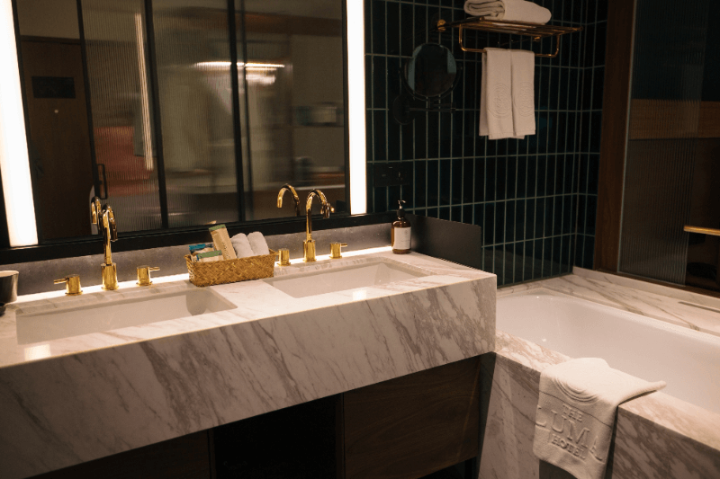 The LUMA Hotelの洗面所